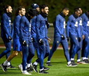 体育平台-预计缺阵3周本泽马选择让位 中轴伤情考验德尚