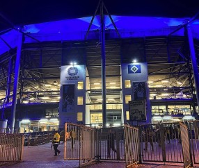 半岛体育官网入口-官方：汉堡对勒沃库森的比赛因天气原因取消，补赛日期待定