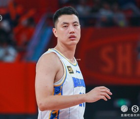 半岛体育官方入口-翟晓川出现了小腿肌肉拉伤 北京召回近期在发展联盟打球的范依铭