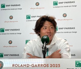 半岛体育官网入口-张之臻法网次轮赛后：有分析、有自黑、也有欢声笑语