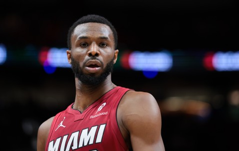 半岛体育官方入口-彻底迷失！维金斯6中2仅得到5分1板2助1帽 三分4中1