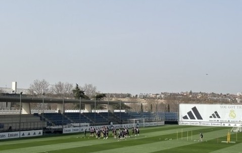 半岛体育官网入口-皇马跟队：姆巴佩、贝林等多名球员缺席训练 8名青训小将加入训练