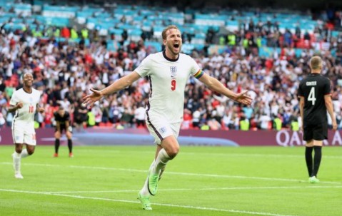 体育娱乐-你们刚刚嘲笑凯恩“国足范儿”，他马上改写了历史！